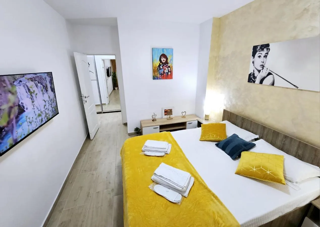 Lovely New Balcony Apartment Cismigiu Park - Pop5 Bucharest Romania