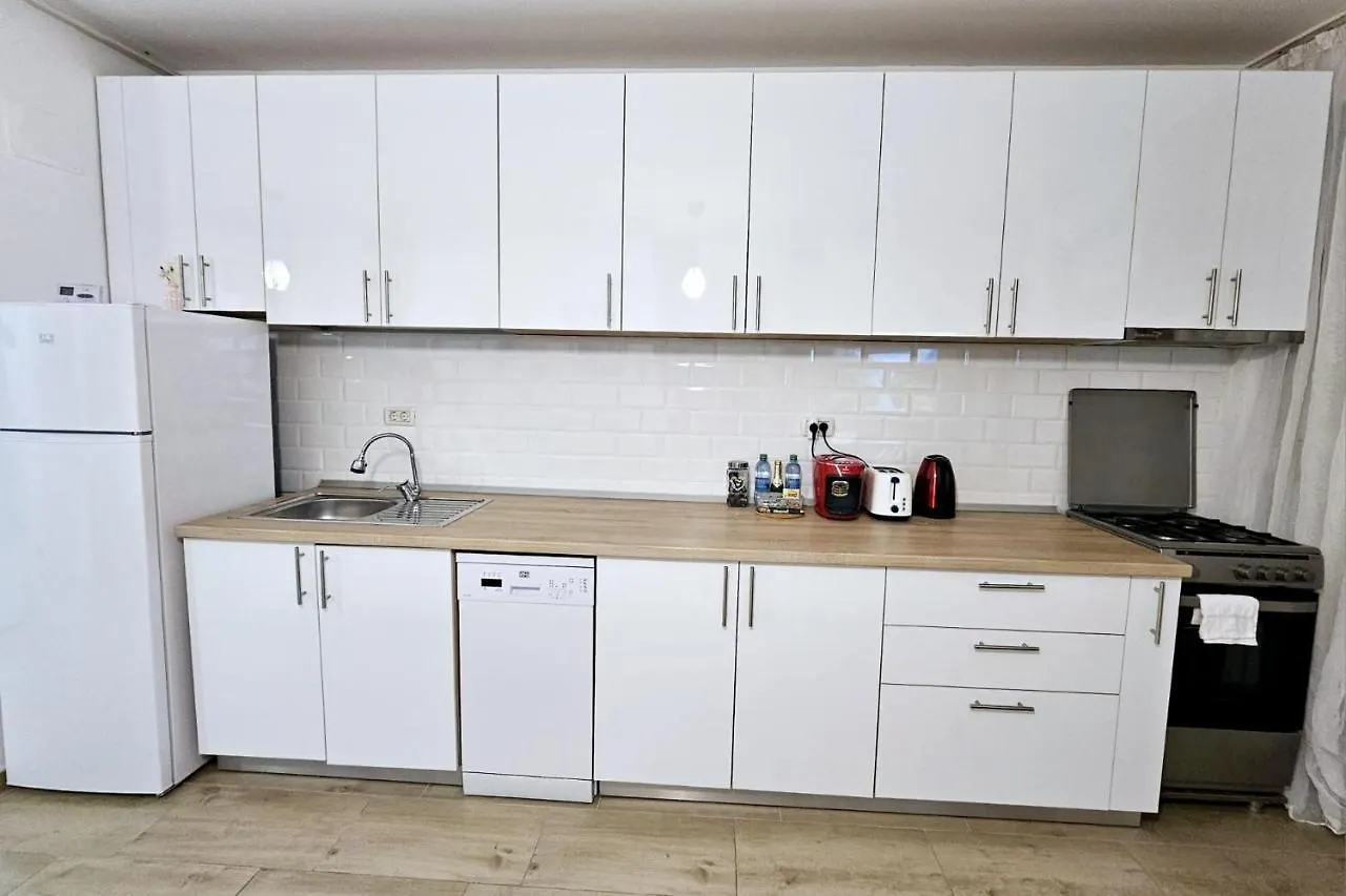 Lovely New Balcony Apartment Cismigiu Park - Pop5 Bucharest Romania