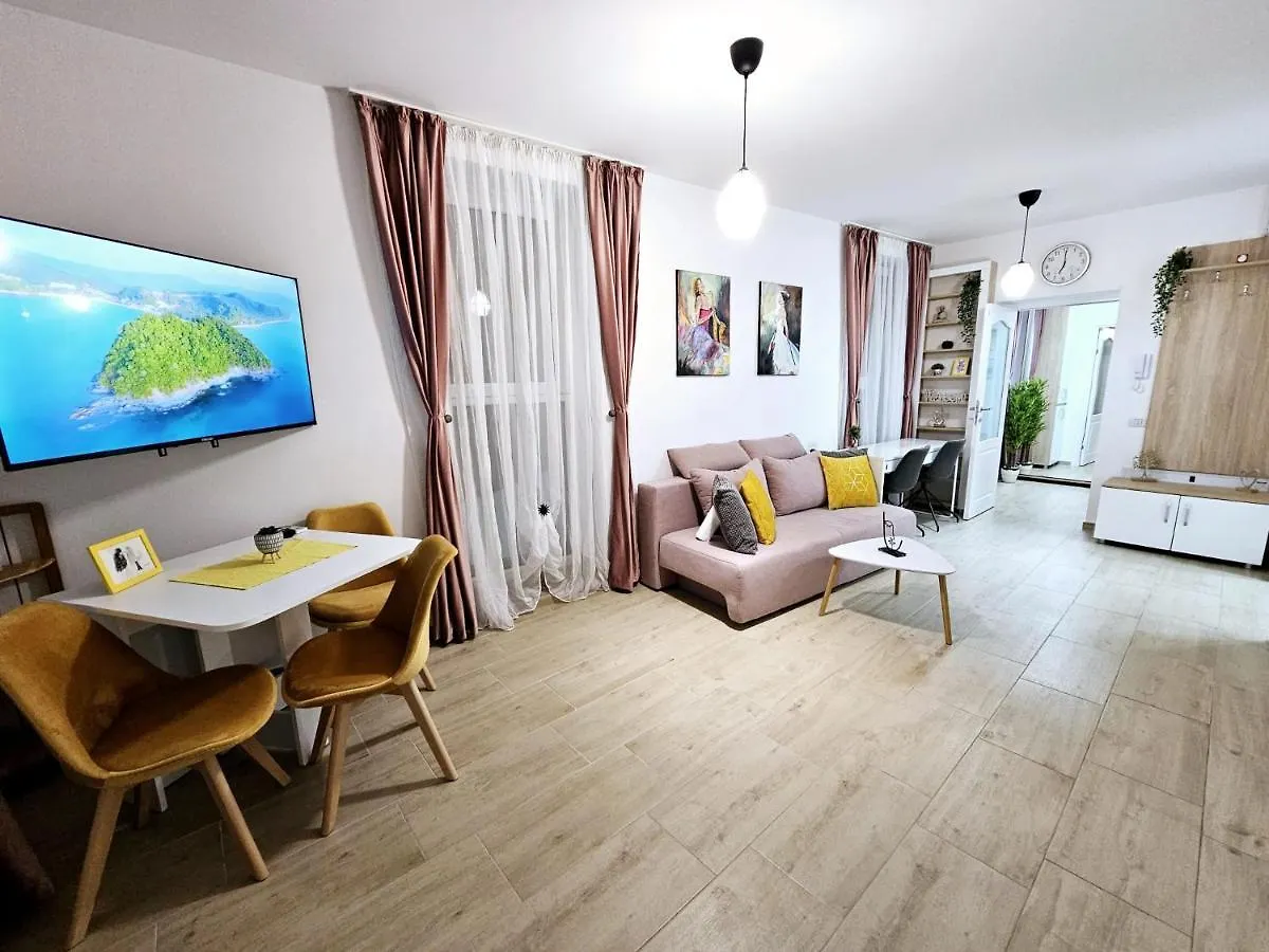 Lovely New Balcony Apartment Cismigiu Park - Pop5 Bucharest Romania