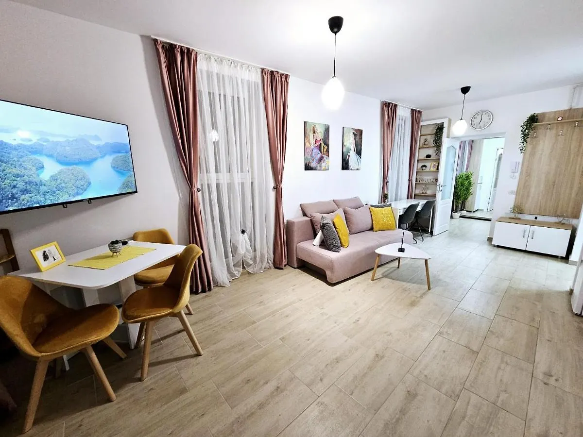 Lovely New Balcony Apartment Cismigiu Park - Pop5 Bucharest 0*,  Romania