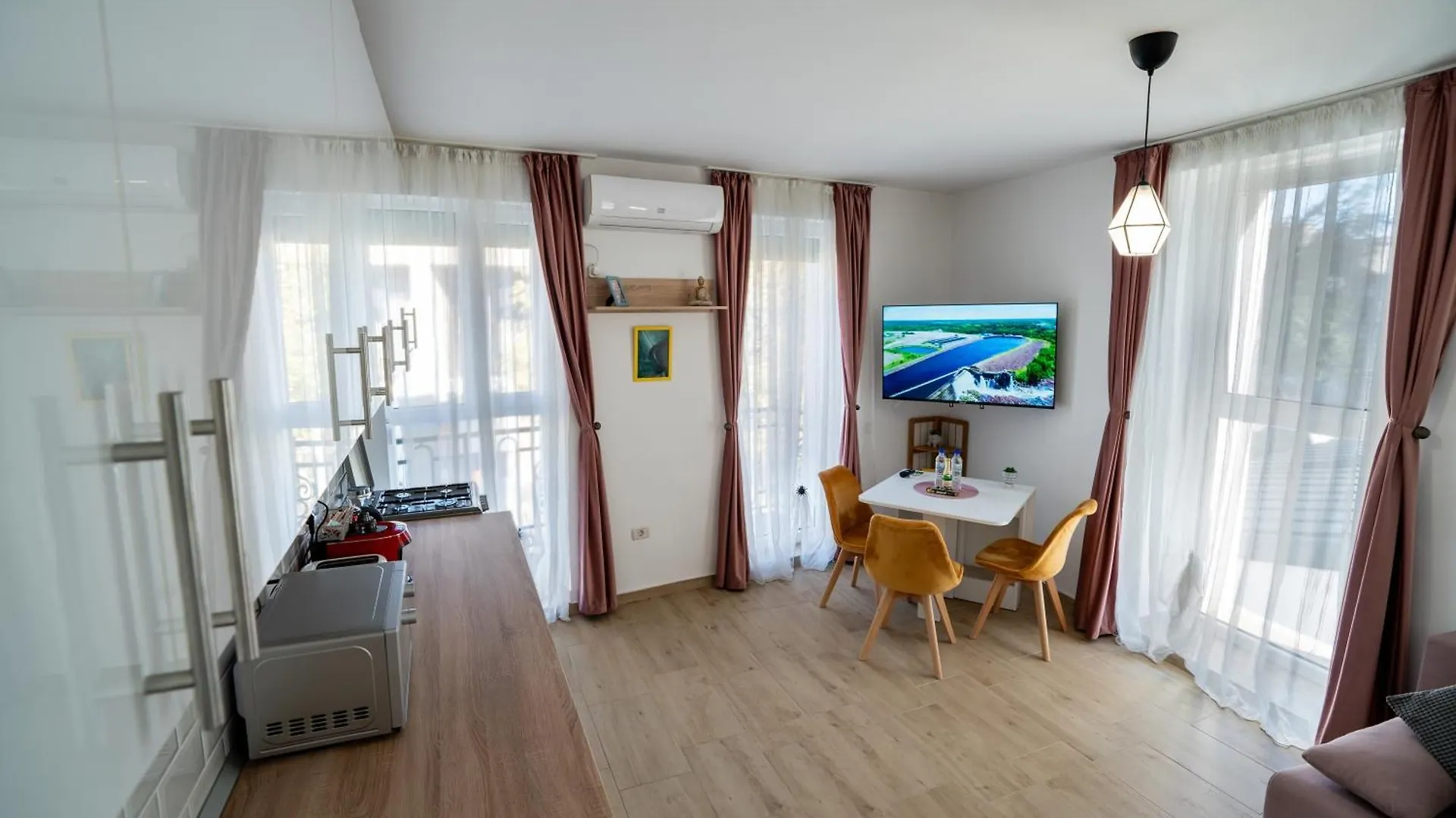 Lovely New Balcony Apartment Cismigiu Park - Pop5 Bucharest