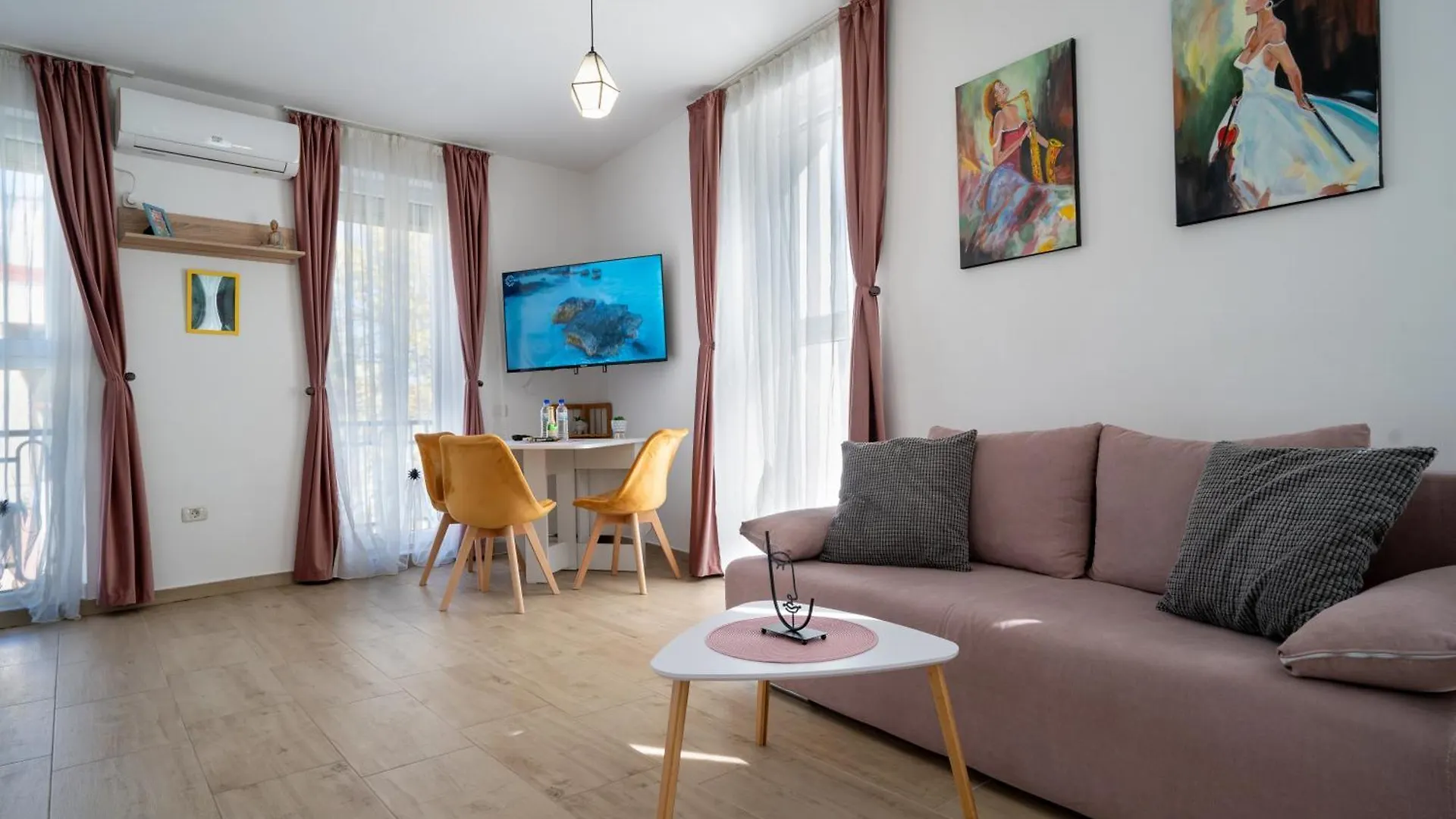 Lovely New Balcony Apartment Cismigiu Park - Pop5 Bucarest