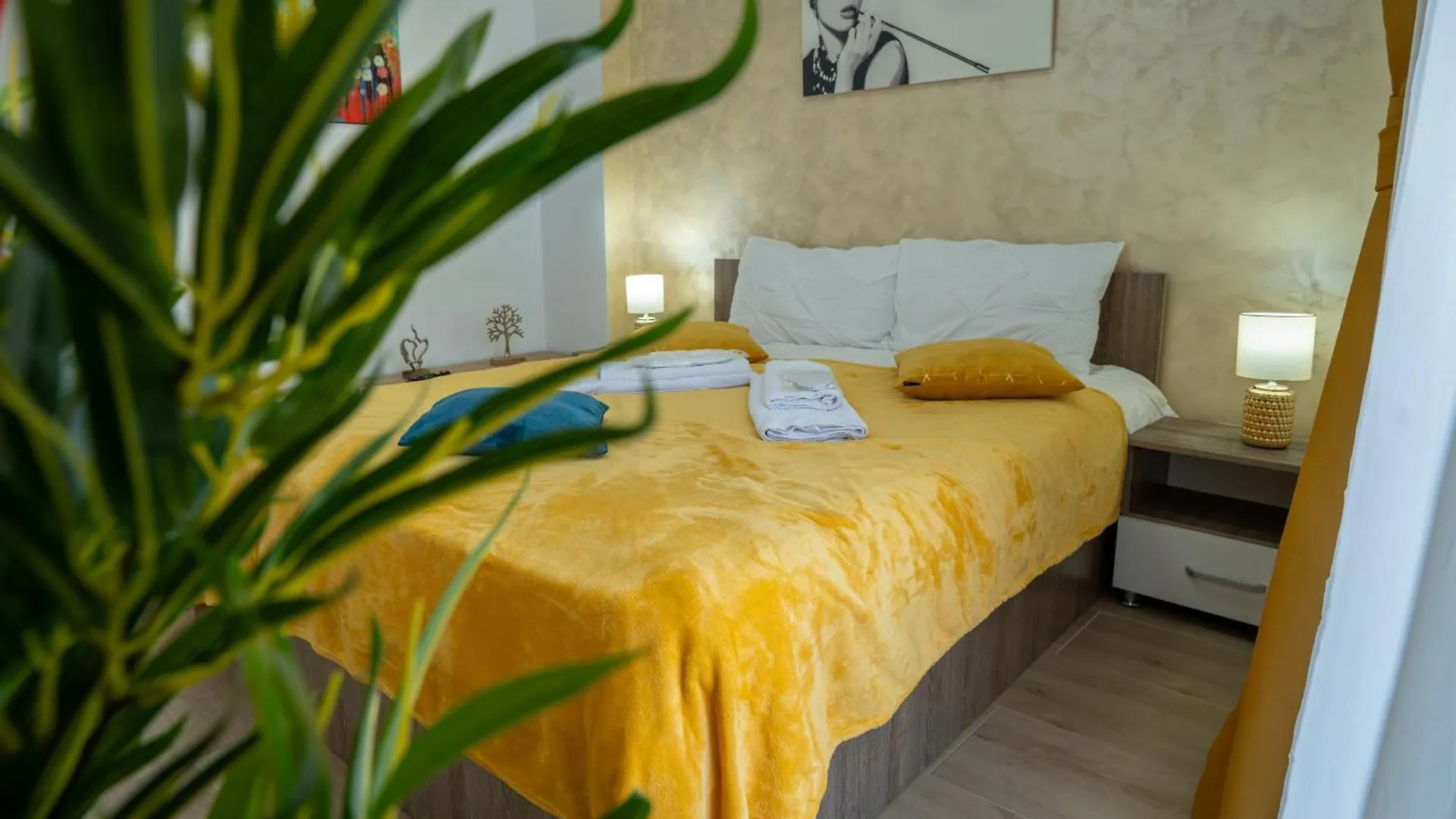 Lovely New Balcony Apartment Cismigiu Park - Pop5 Bucharest Romania