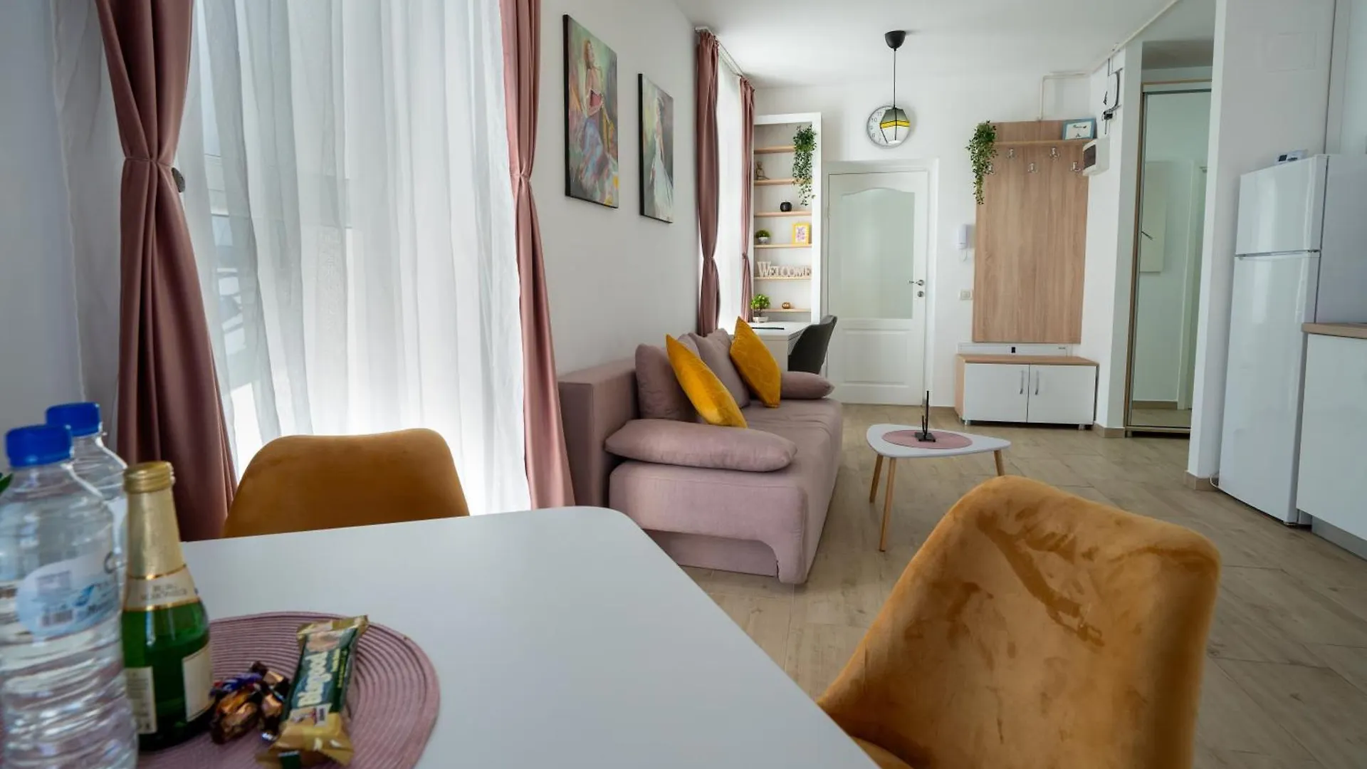 Lovely New Balcony Apartment Cismigiu Park - Pop5 Bucharest Romania