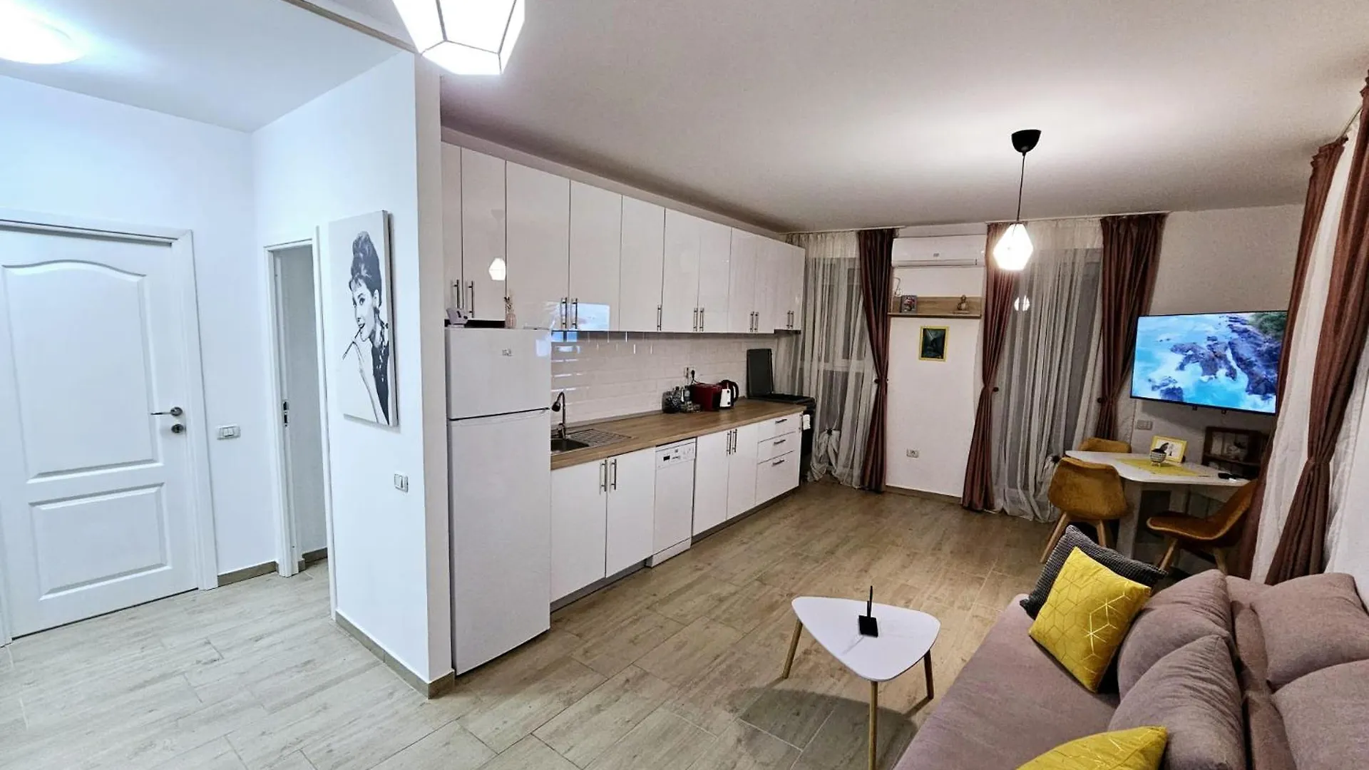 Lovely New Balcony Apartment Cismigiu Park - Pop5 Bucharest