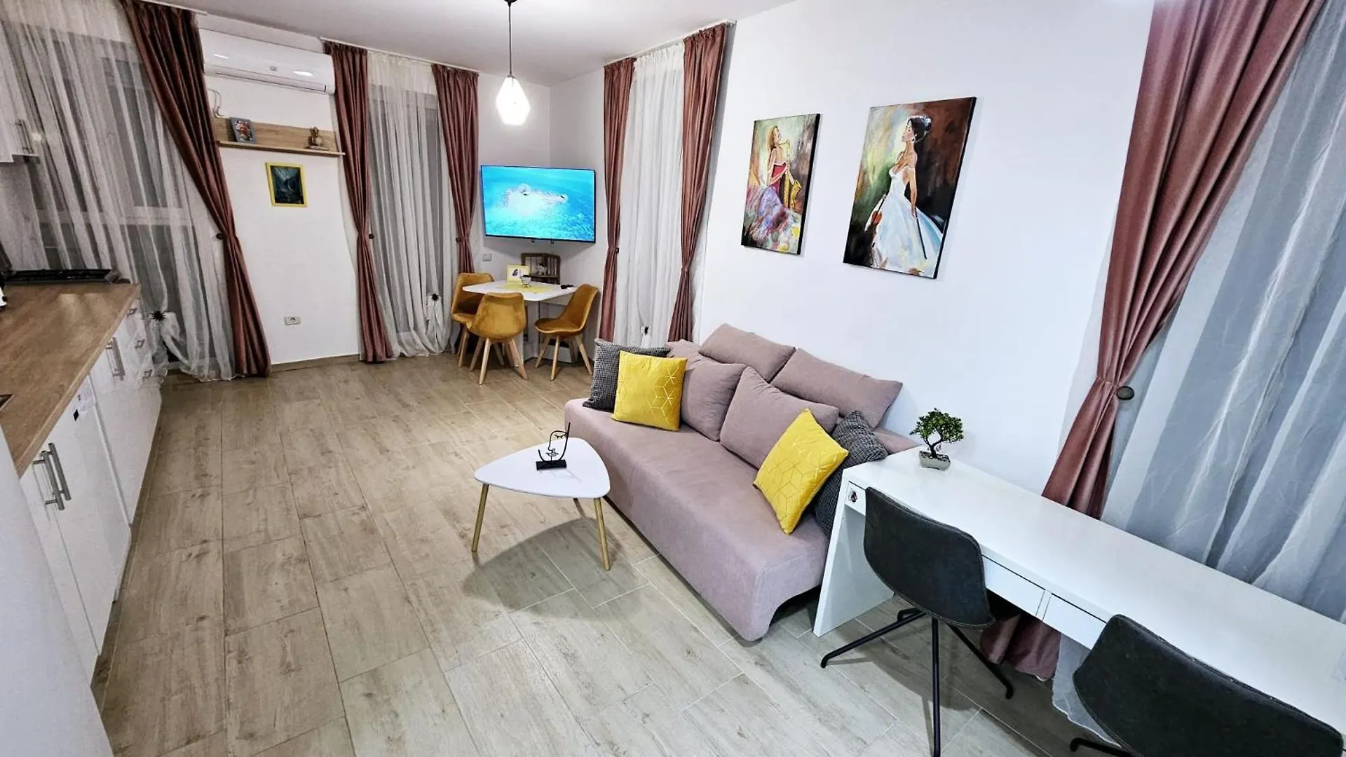 Lovely New Balcony Apartment Cismigiu Park - Pop5 Bucharest 0*,  Romania