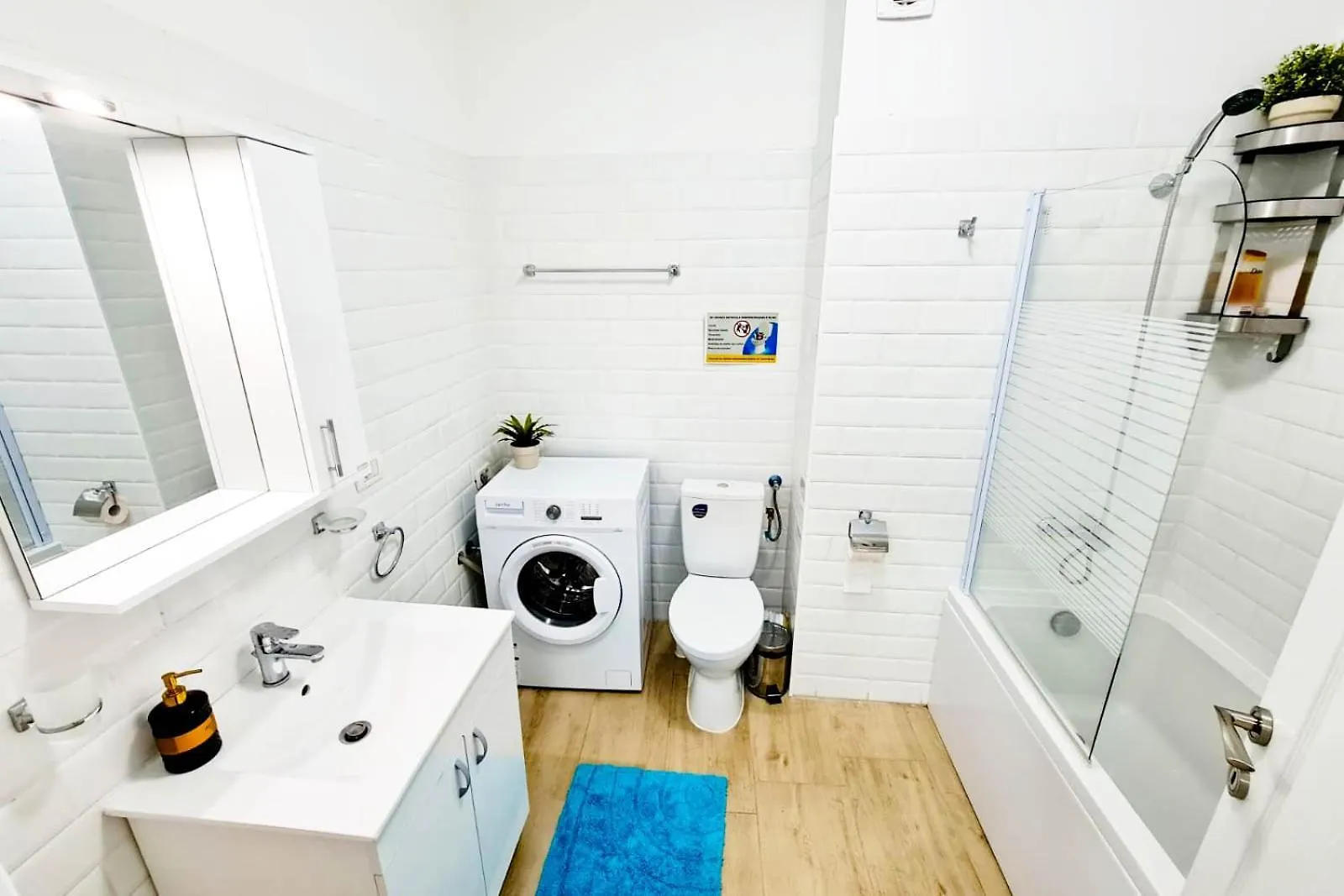 Lovely New Balcony Apartment Cismigiu Park - Pop5 Bucharest Romania